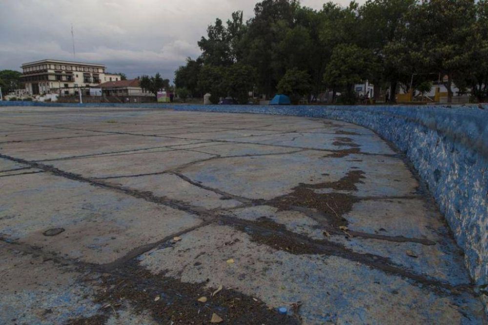 Por falta de obras se demora la apertura de las piletas