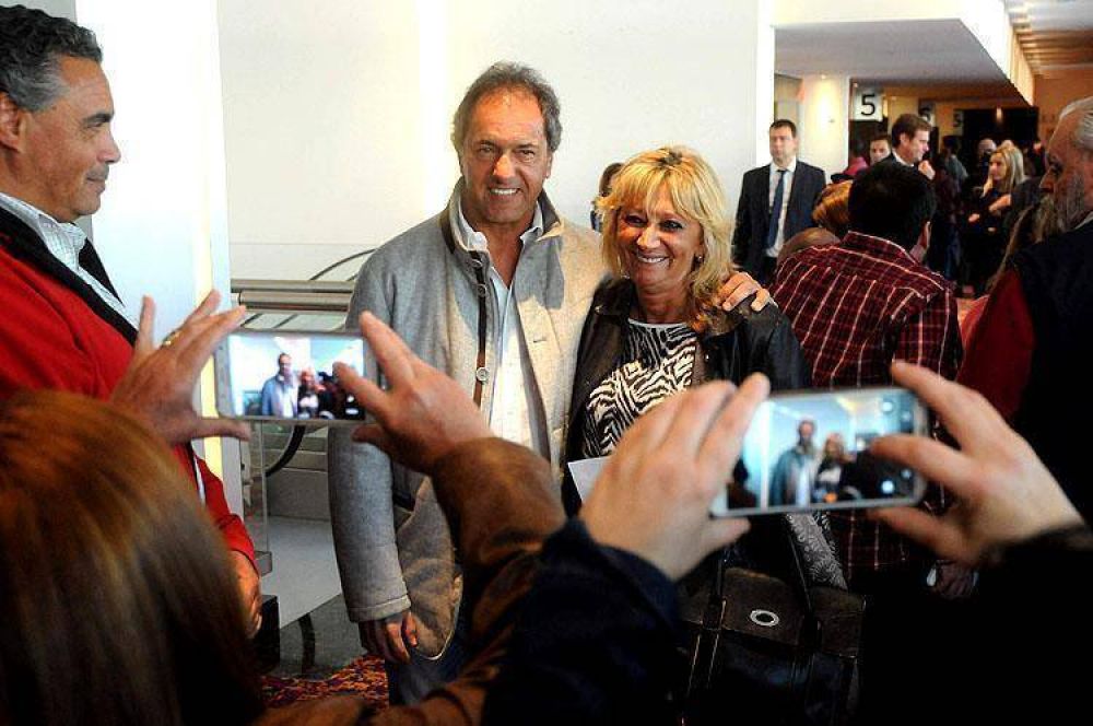 Scioli pidi� no �cometer los mismos errores del pasado�