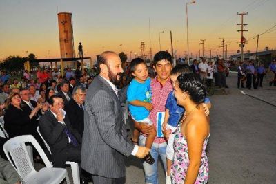 Insfr�n preside acto de entrega de 407 viviendas en Nueva Formosa