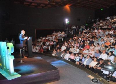 Adolfo, un v�nculo inalterable con la gente y definiciones