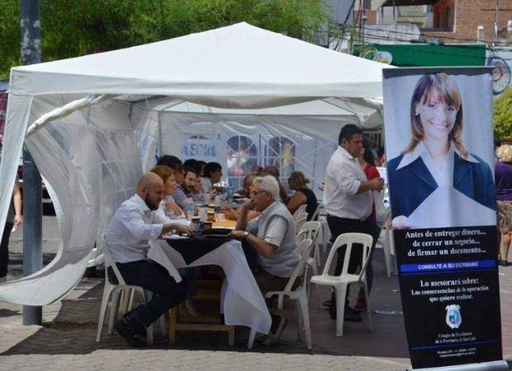 Escribanos atendieron gratis las consultas de m�s de 200 puntanos