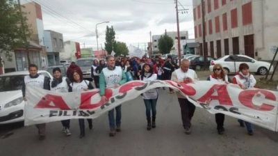 No hay fecha para pago de retroactivo, por lo que ADOSAC continuar� con medidas de fuerza