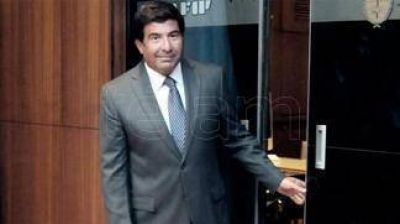 Piden indagar a Echegaray por presuntos sobreprecios