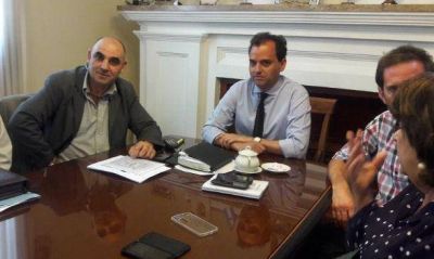 Tras la reuni�n con el Colegio de Arquitectos, Llamosas sugerir� a la Provincia cambiar el lugar de construcci�n del nuevo puente