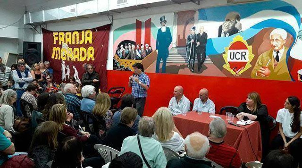 Asumi� Mario Rodr�guez y prometi� �modernizar� a la UCR