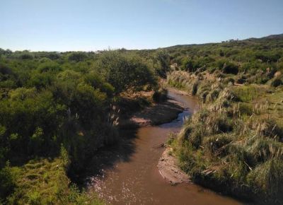 Trabajan para recuperar la costanera del r�o San Luis
