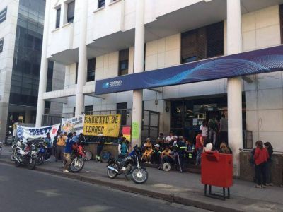 Movilizaci�n de trabajadores en el Correo Argentino
