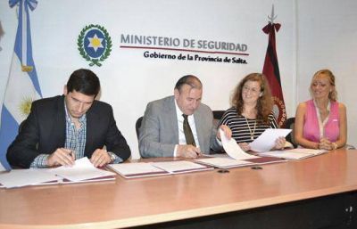 Provincia y la Naci�n firmaron convenios para fortalecer la seguridad vial