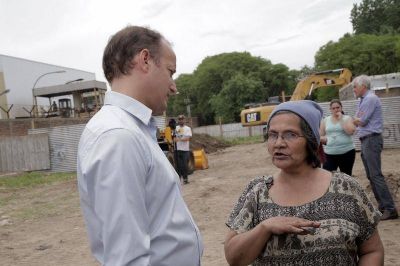 Lomas: colocan un ca�o central para mejorar la presi�n del agua