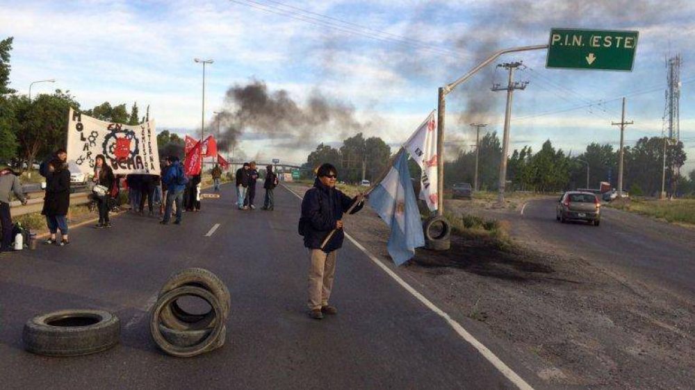Ma�ana complicada: los trabajadores de Molarsa cortan la Ruta 7 en Parque Industrial