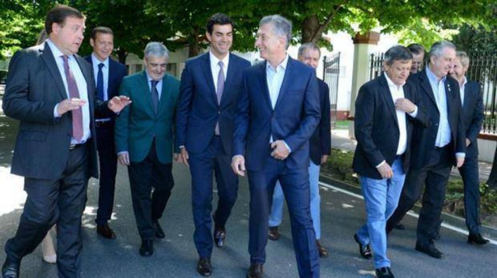 Mauricio Macri sum el respaldo de gobernadores opositores a la reforma electoral