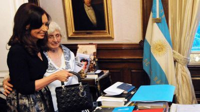 Cristina Kirchner culp� a Mauricio Macri por la denuncia contra su madre