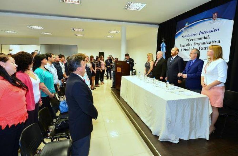 Insfr�n dej� inaugurado seminario intensivo de ceremonial