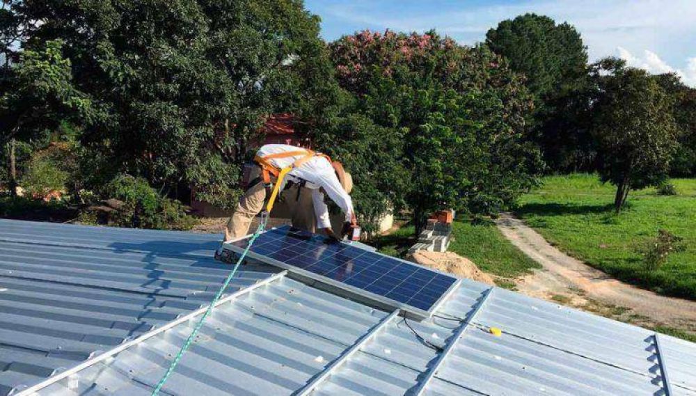 Un proyecto busca otorgar descuentos en la factura de luz a quienes generen energ�a renovable