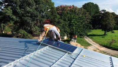 Un proyecto busca otorgar descuentos en la factura de luz a quienes generen energ�a renovable