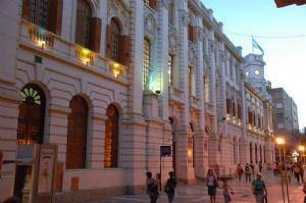 C�rdoba: Se present� en la Legislatura el Presupuesto 2017 con acento en obras