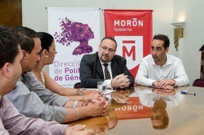 Tagliaferro firm� un convenio de cooperaci�n con el INADI