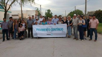 El intendente inaugur� pavimento en barrio Los Zorzales