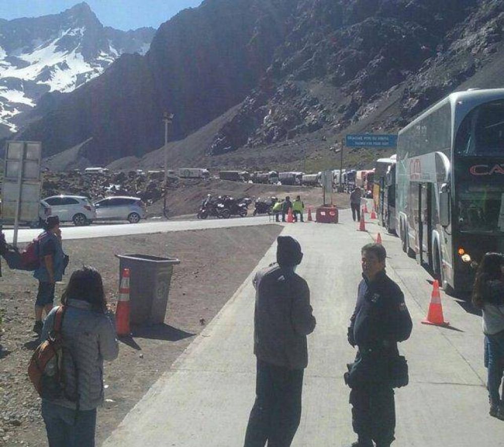 Se intensifica la medida de fuerza de trabajadores chilenos y se registran importantes demoras en las aduanas