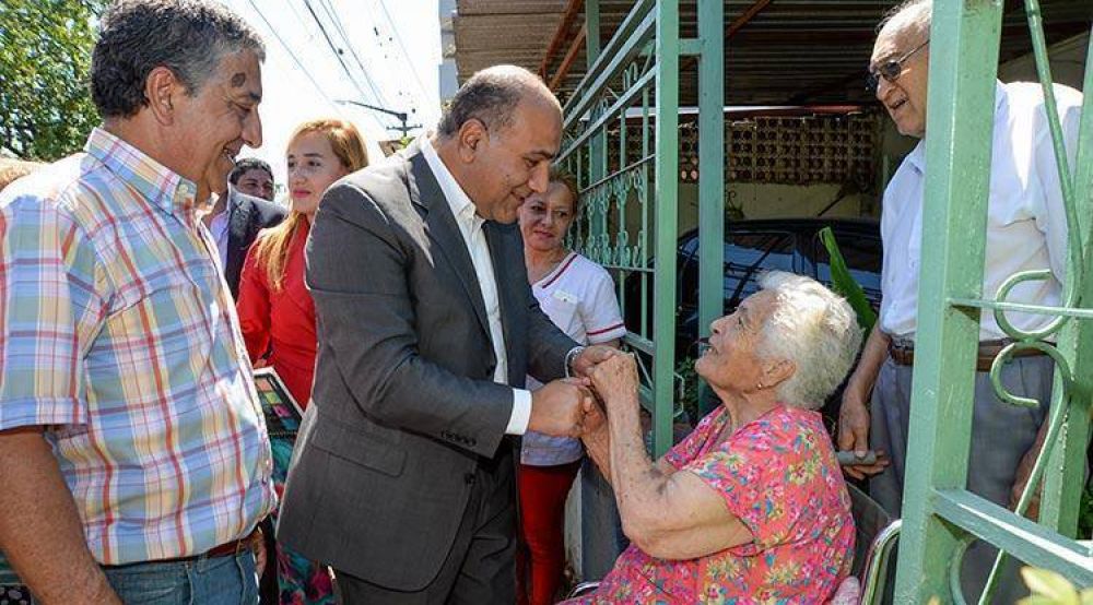 �La gesti�n se traduce en trabajar en los barrios�, asegur� el Gobernador