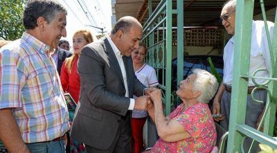 �La gesti�n se traduce en trabajar en los barrios�, asegur� el Gobernador