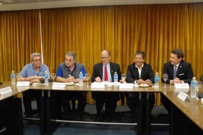 La CGT se reuni� en la UOCRA con funcionarios estadounidenses
