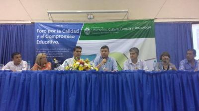 El gobernador encabez� el Foro Educativo de Participaci�n Ciudadana en Resistencia