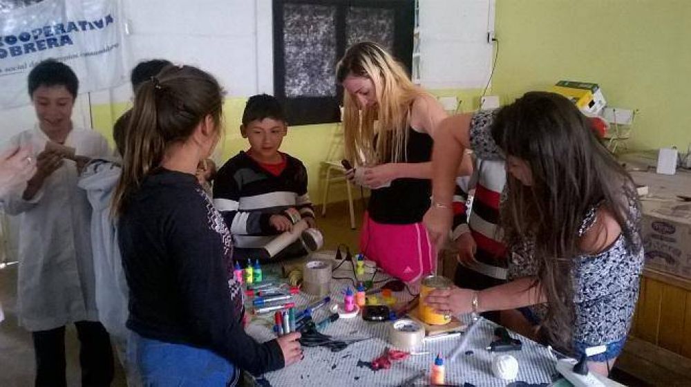 Construyeron juguetes mediante la reutilizaci�n de residuos