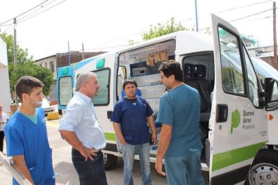 Lleg� la nueva ambulancia para el Hospital Unzu�