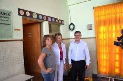 El intendente Britos y los consejeros escolares recorrieron establecimientos educacionales