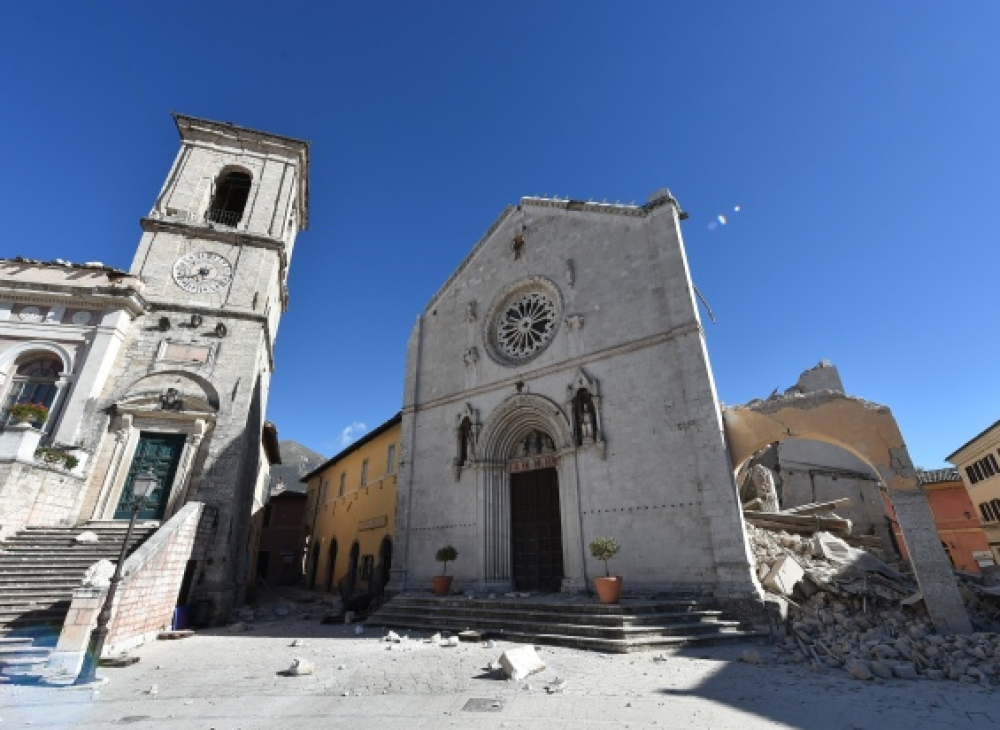 El Papa envía bomberos y restauradores del Vaticano a la zona afectada por el terremoto en Italia