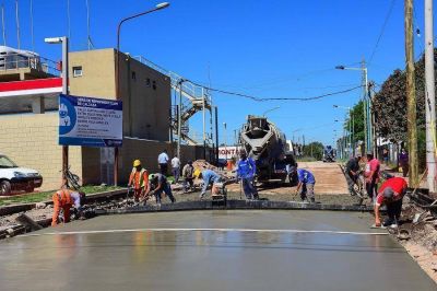La Municipalidad contin�a con los trabajos de pavimentaci�n y mejora integral en Gar�n y Savio
