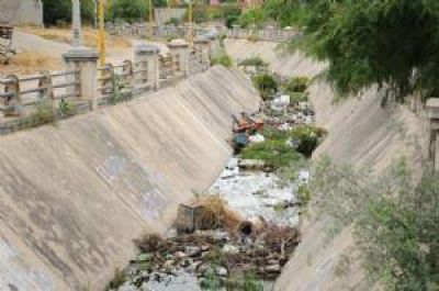 Arroyos La Florida y Fari�ango permanecen llenos de basura