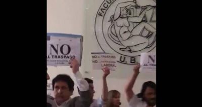 Garavano organiz� una acto por el traspaso de la justicia laboral y termin� escrachado
