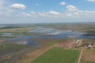 La Provincia solucionar� problemas en las zonas inundadas de Chaz�n, Bengolea y Ucacha