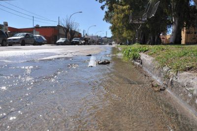 Vuelve a tener agua la zona alta de la ciudad luego de la rotura de un ca�o
