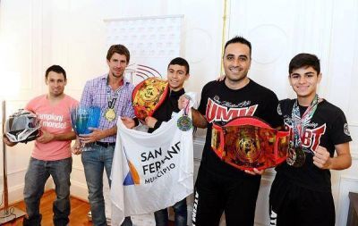 Juan Andreotti entreg� subsidios a deportistas de San Fernando