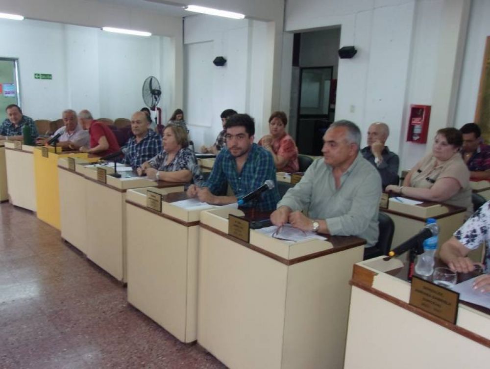 Sin ayuda de Provincia y Naci�n, Nedela compr� los camiones compactadores