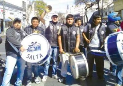 Motoqueros escracharon a una mensajer�a: denuncian que los cadetes son obligados a pagar un seguro