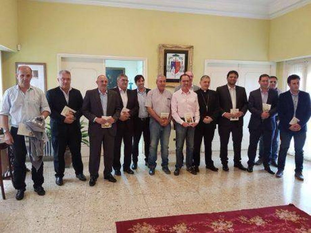 El Obispo de la Di�cesis de 9 de Julio con intendentes y funcionarios de la regi�n: acompa�amiento y contenci�n a los j�venes