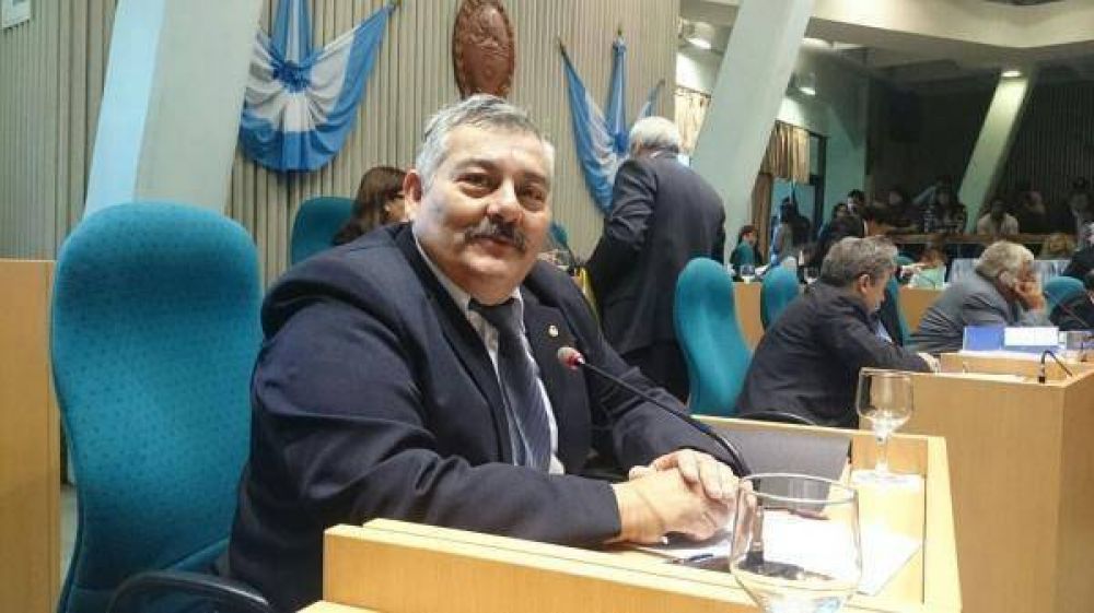 �Para algunas cosas no hay recursos pero siguen nombrando asesores�