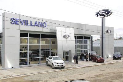 La concesionaria Ford estren� su nuevo local comercial