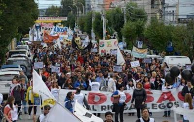ADOSAC y AMET reclamaron al Gobierno fecha de pago de sueldo de diciembre y aguinaldo