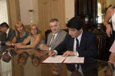 El ministro Acevedo sugiere que la Naci�n beneficia m�s a los municipios que le son afines pol�ticam