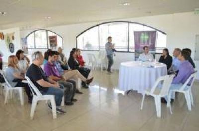 Provincia entreg� subsidios para jubilados y distintas instituciones del Valle de Punilla