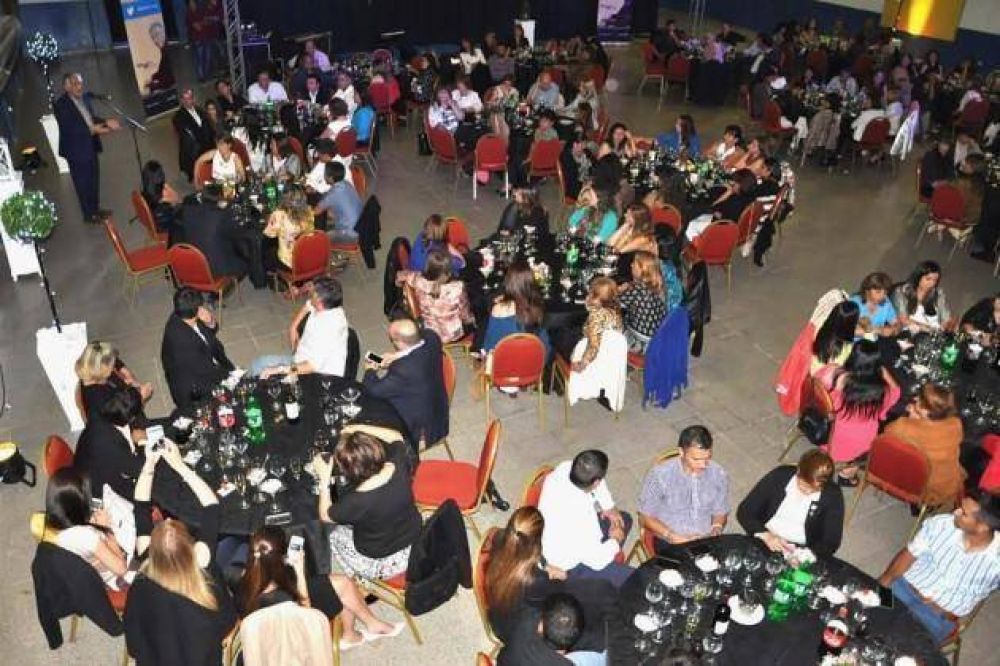 Alberto comparti� una cena con 200 docentes y los invit� a innovar