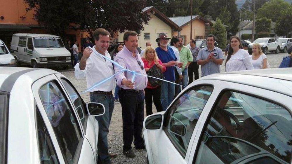 Weretilneck entreg aportes y autos en El Bolsn