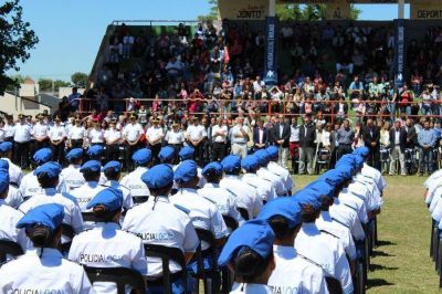 La primera promoci�n de la Polic�a Local tuvo su acto fin de curso