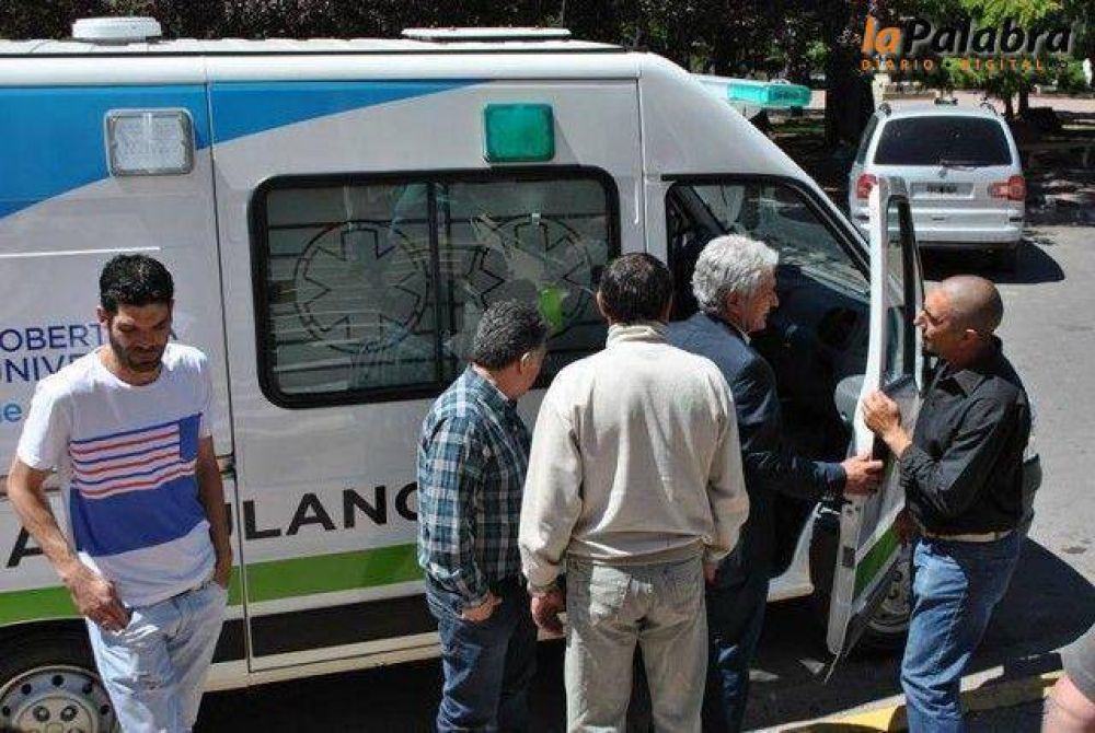 Zara entreg una nueva ambulancia para el hospital Pedro Ecay