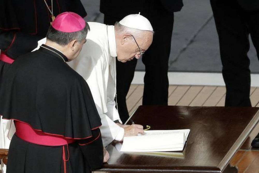 El Papa: Todos los sacerdotes podrn seguir absolviendo el aborto